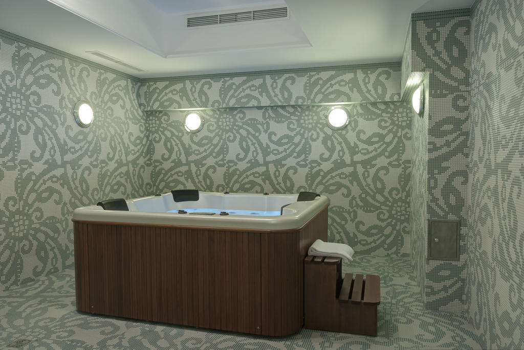 Hotel Willa Hueta Kielce Ngoại thất bức ảnh