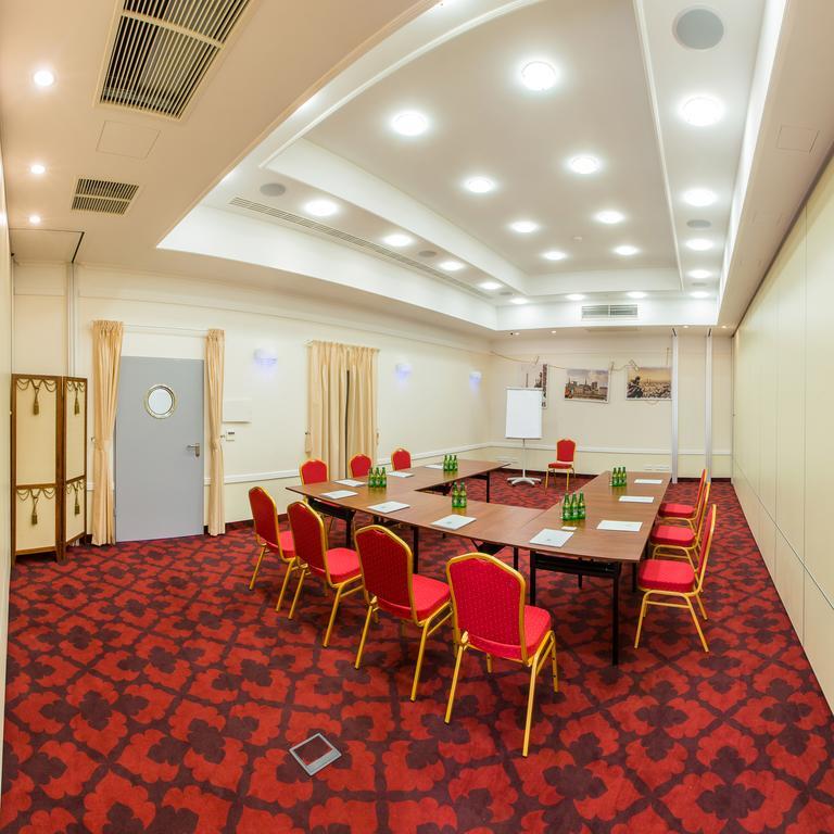 Hotel Willa Hueta Kielce Ngoại thất bức ảnh
