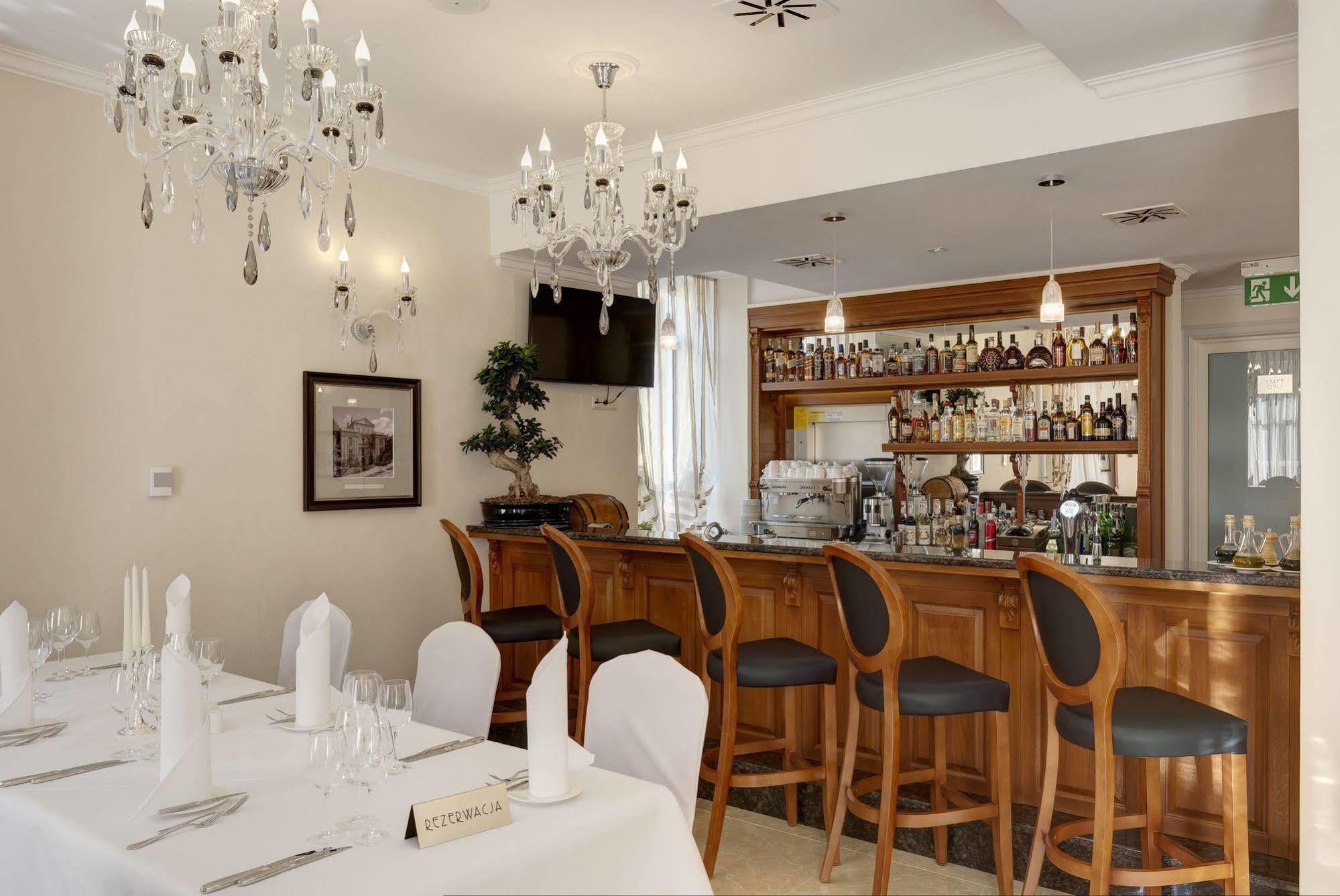 Hotel Willa Hueta Kielce Ngoại thất bức ảnh