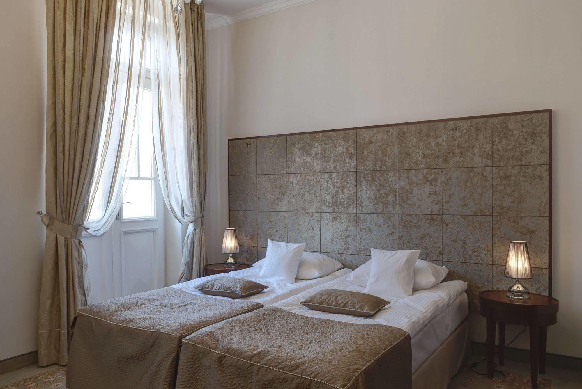 Hotel Willa Hueta Kielce Ngoại thất bức ảnh