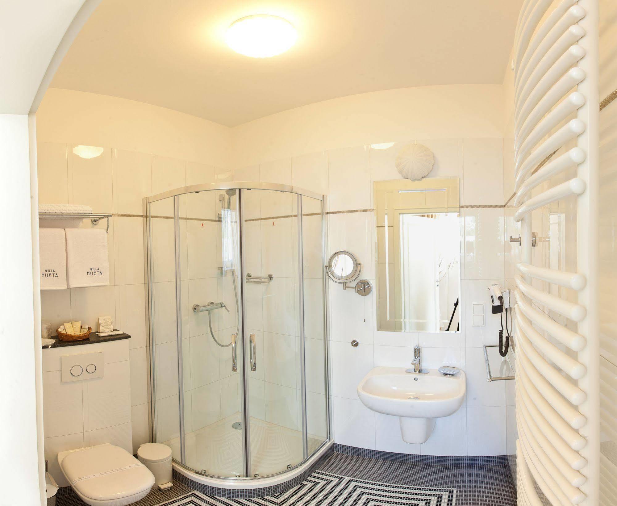 Hotel Willa Hueta Kielce Ngoại thất bức ảnh