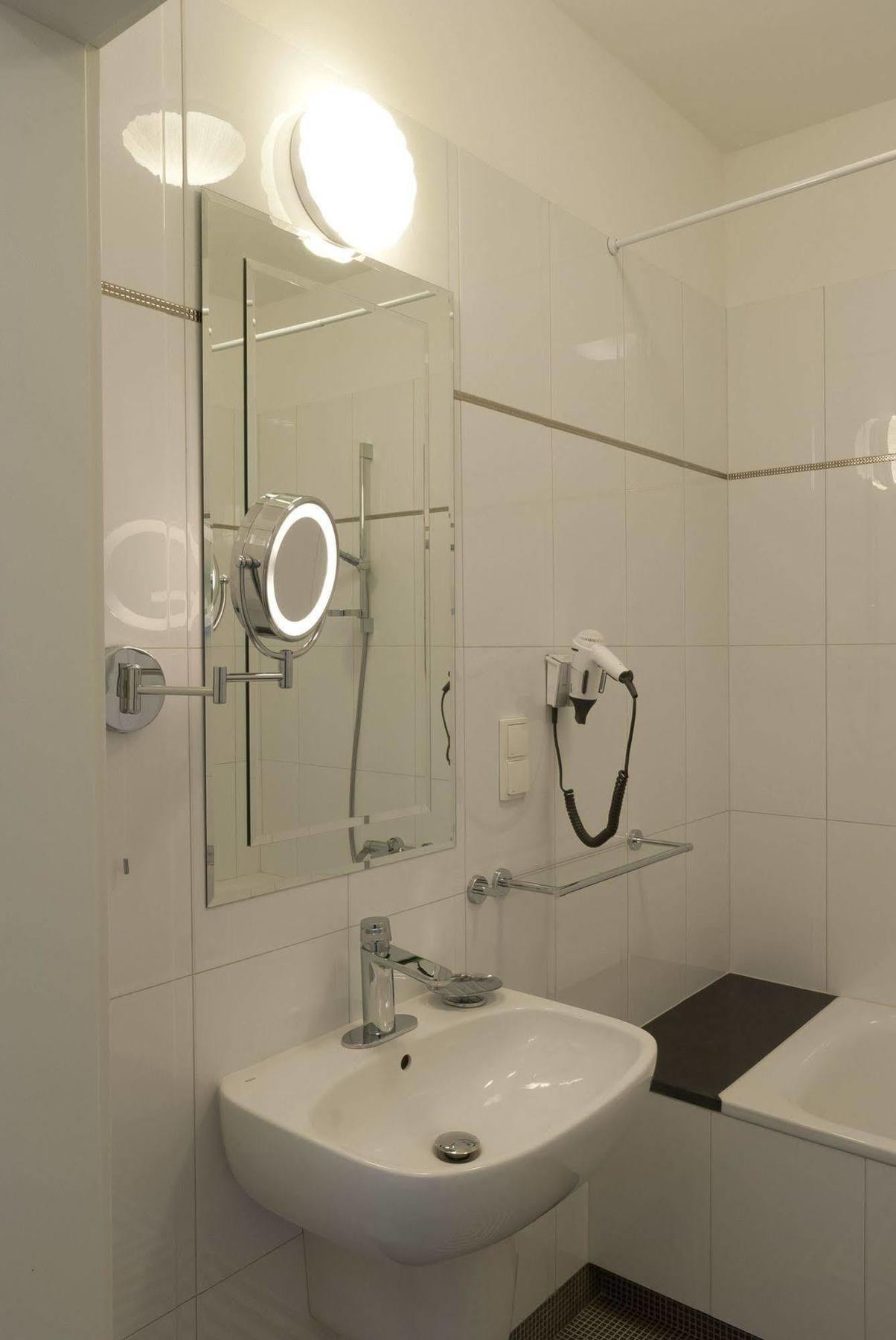 Hotel Willa Hueta Kielce Ngoại thất bức ảnh