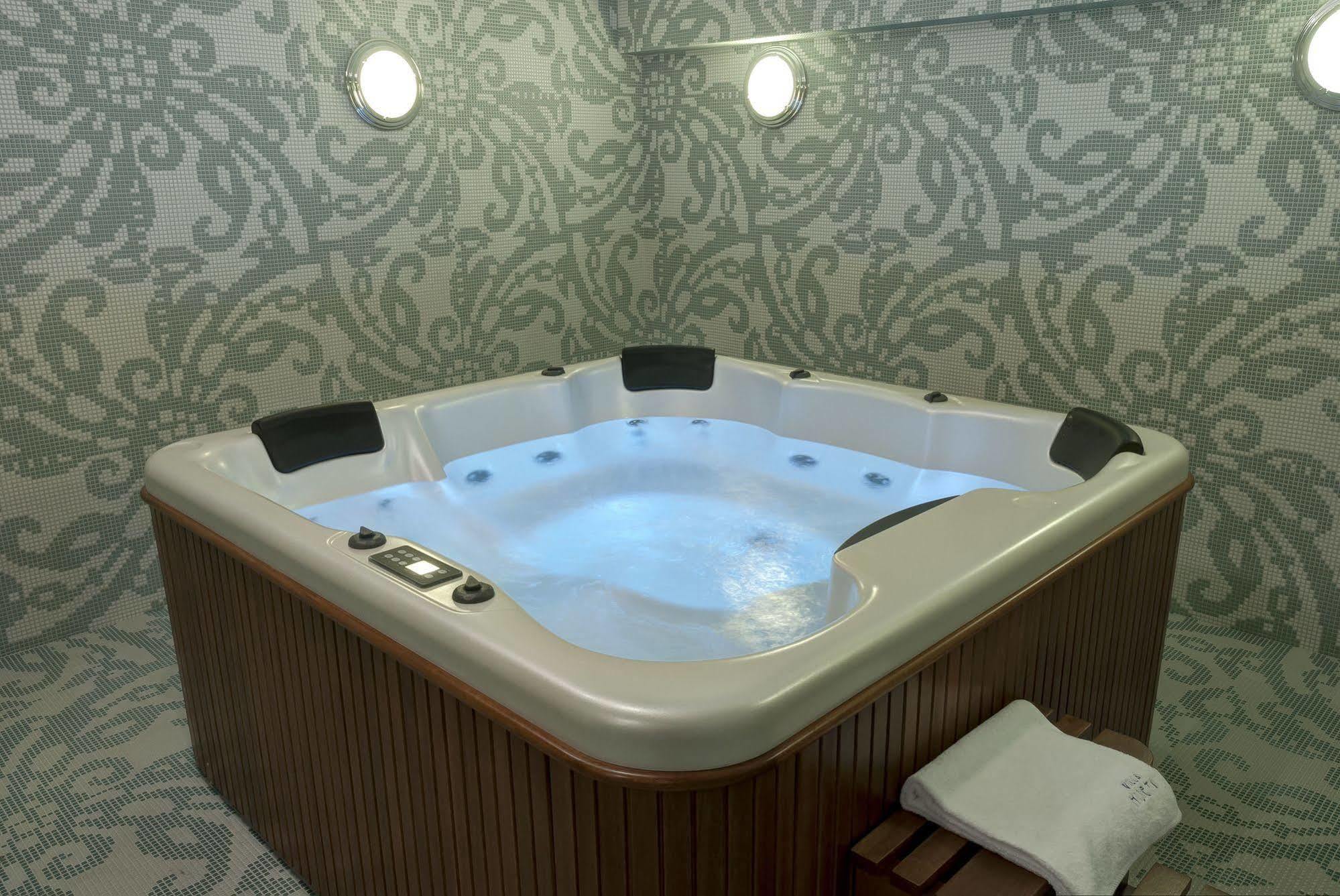 Hotel Willa Hueta Kielce Ngoại thất bức ảnh