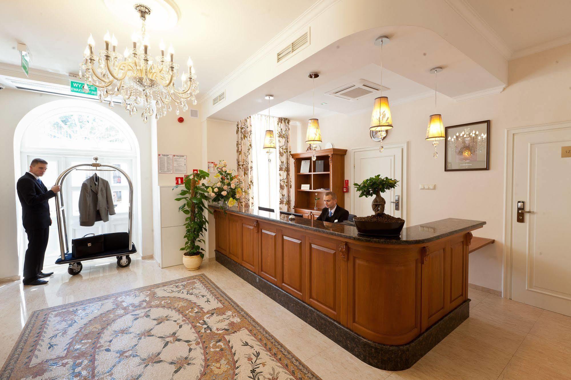 Hotel Willa Hueta Kielce Ngoại thất bức ảnh